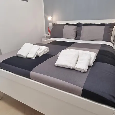 Bed & Breakfast Estia Domus *