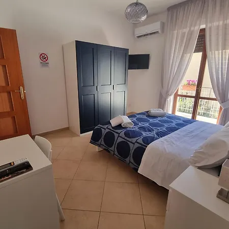 Bed & Breakfast Estia Domus *